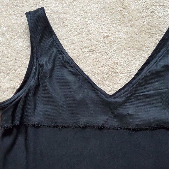Willi Smith Collection V-neck Sleeveless Black Top. Size S - Picture 8 of 9